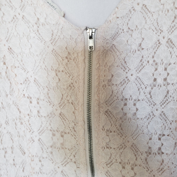 Light Pink Lace Romper!!! - Picture 6 of 6